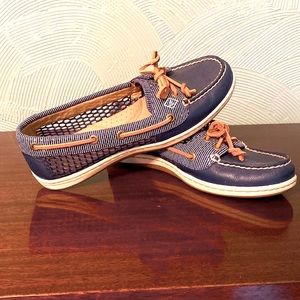 Womens barely worn Sperrys. Size 7. Non smoking home